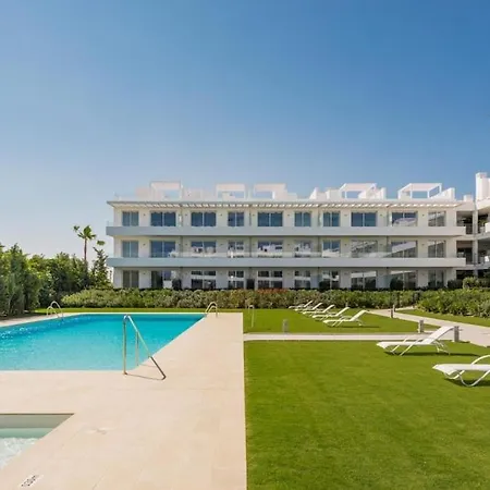 Beautiful Renovated Ground Floor With Private Garden In Bel Air Estepona