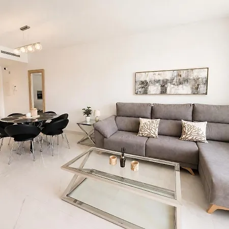 Beautiful Renovated Ground Floor With Private Garden In Bel Air *